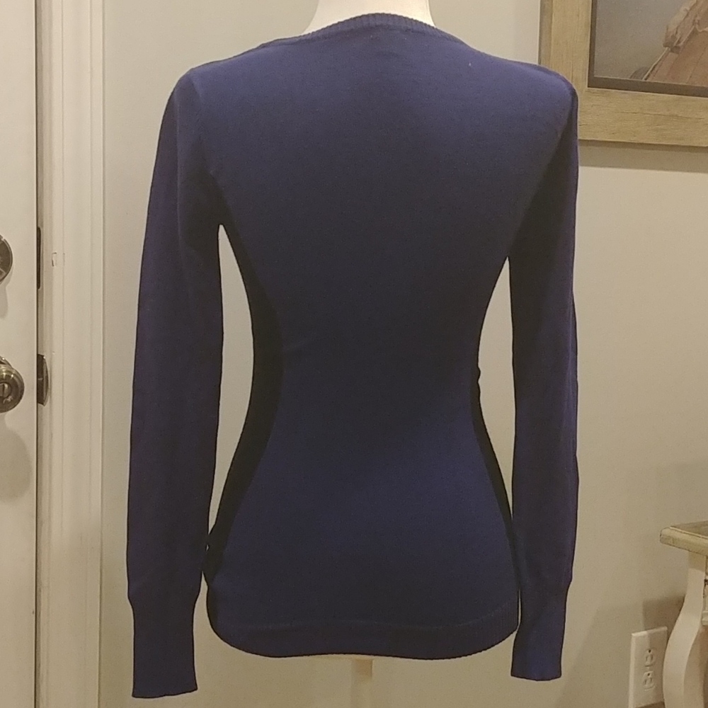💗CLOSET CLOSE OUT💗
Guess Ladies Scoop Neck Sweater
SIZE S/P - Picture 2 of 7